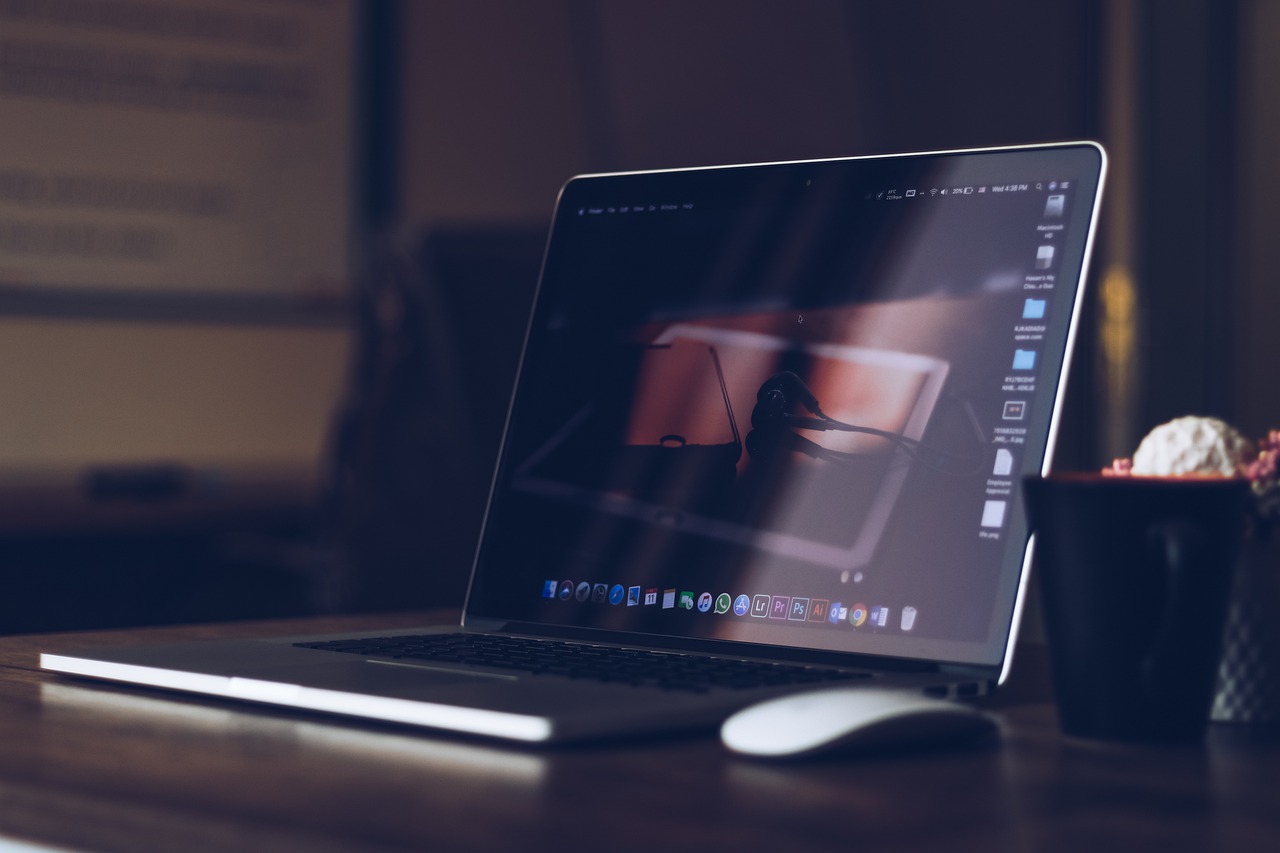 laptop-on-a-desk